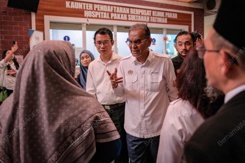 DATUK SERI DR DZULKEFLY AHMAD