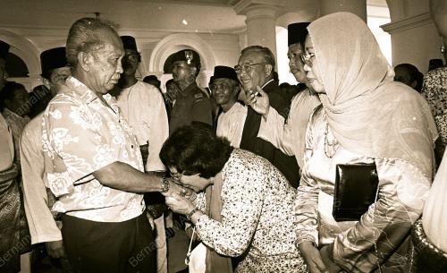SULTAN JOHOR MENGADAKAN RUMAH TERBUKA