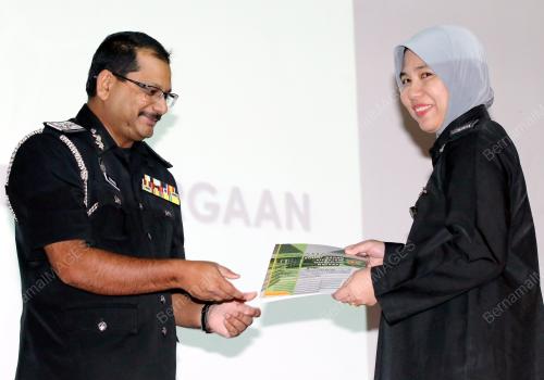 JB03_27062016_DATUK_ROHAIZI