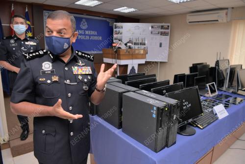 DATUK AYOB KHAN MYDIN PITCHAY