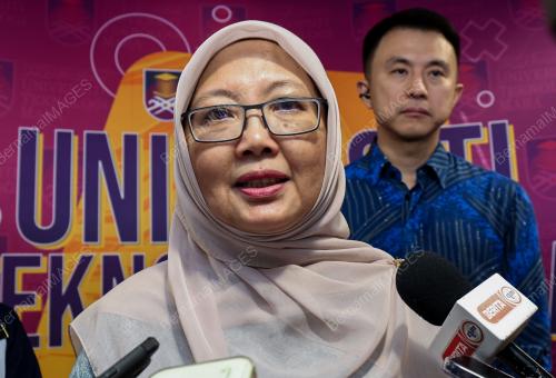 DATUK SERI DR ZALIHA MUSTAFA 