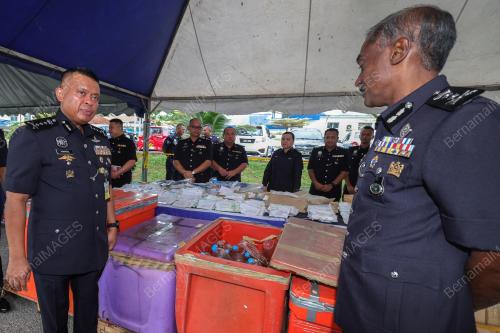 DATUK KAMARUL ZAMAN MAMAT
