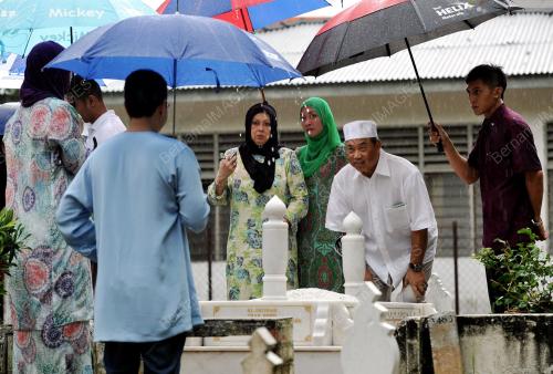 JB03_29072014_ZIARAH_KUBUR