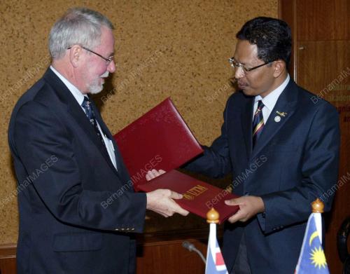 ZAINI UJANG