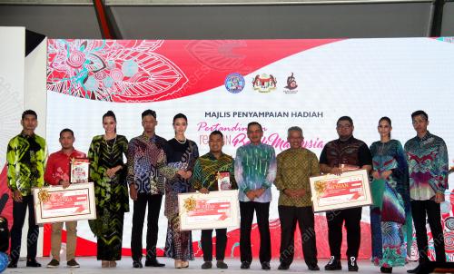 DATUK DR NOOR ZARI HAMAT