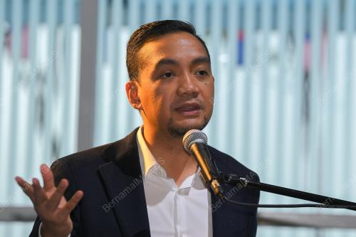 DATUK ONN HAFIZ GHAZI  