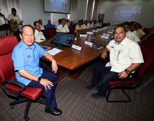 DATUK SERI AHMAD MASLAN