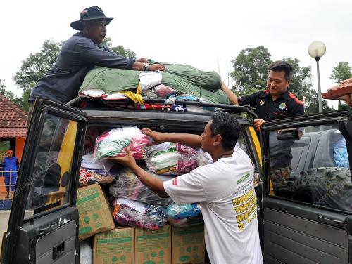 JB03_31122014_BANTUAN_BANJIR