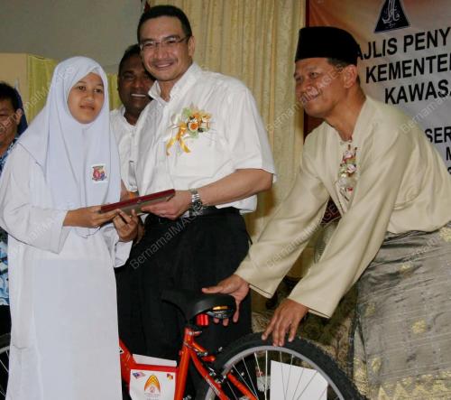 HISHAMUDDIN TUN HUSSEIN