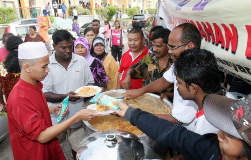 JB04_02022011_MAKANAN_BANJIR
