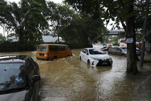 BANJIR KILAT