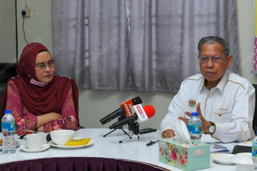 DATUK SERI MUSTAPA MOHAMED