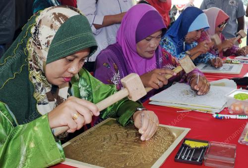 JB04_03032012_SENI_KHAT