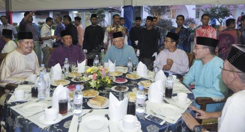 JB04_03072015_BERBUKA1
