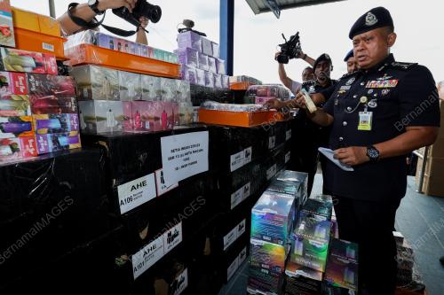DATUK KAMARUL ZAMAN MAMAT 