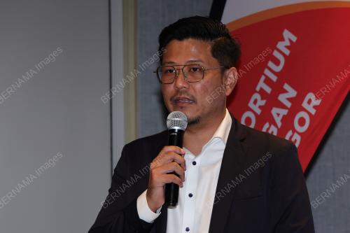 AHMAD FAHMAN ISMAIL HADI TANG