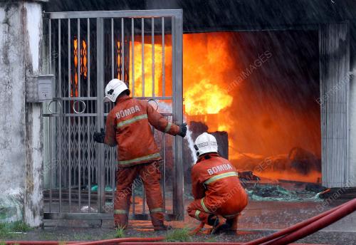 BOMBA DAN PENYELAMAT