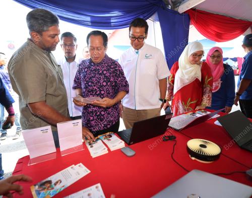 DATUK SERI AHMAD MASLAN