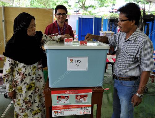 JB04_05072014_MEMBUANG_UNDI