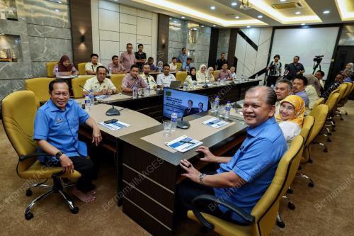 DATUK SERI AHMAD MASLAN