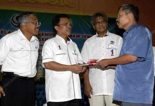 MOHD SHAFIE APDAL