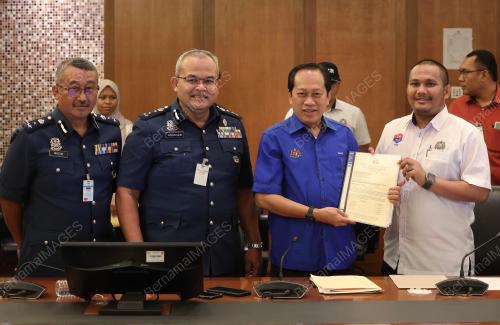 DATUK SERI AHMAD MASLAN