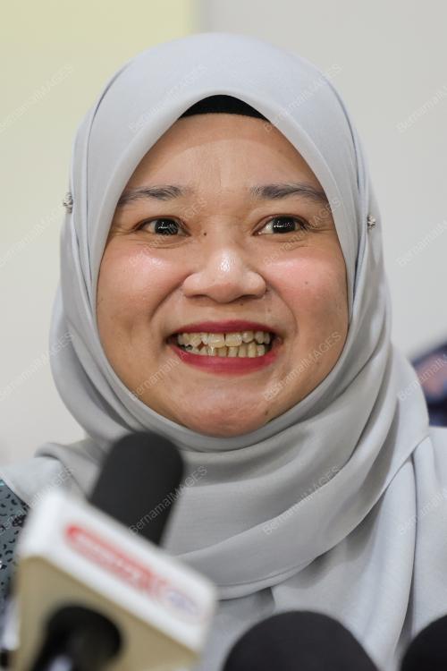 FADHLINA SIDEK 