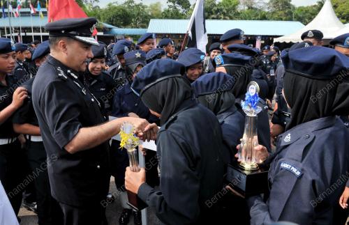 JB04_06072012_KADET_POLIS