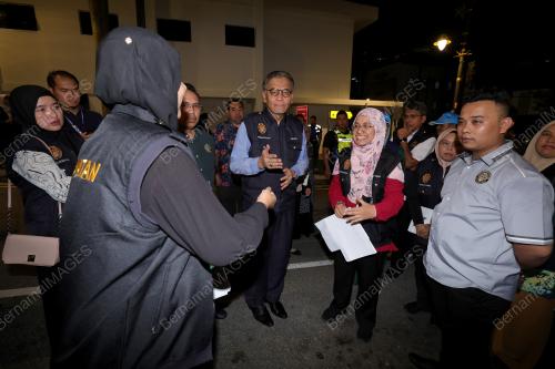 DATUK SERI DR DZULKEFLY AHMAD 