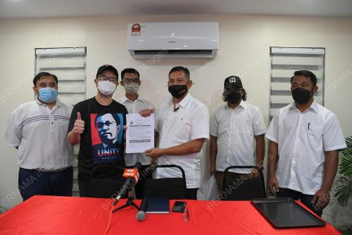 KELUAR PARTI 