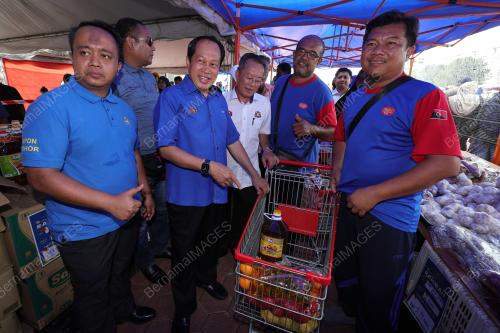 DATUK SERI AHMAD MASLAN 