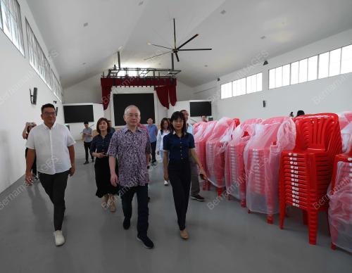 DATUK SERI DR WEE KA SIONG