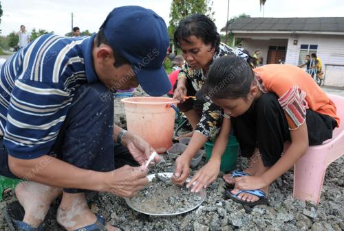 JB04_09012012_MENDULANG_EMAS
