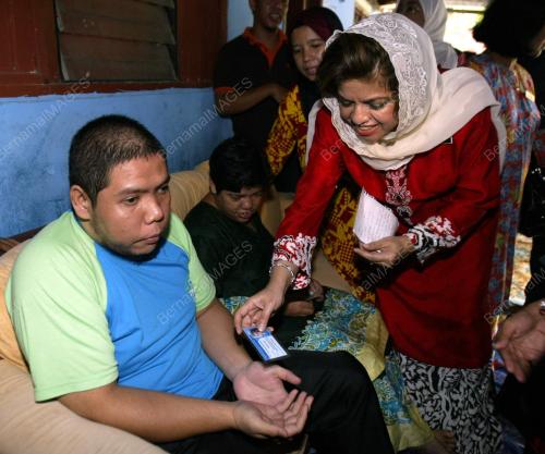 JB04_10012011_1AZAM_NIAGA