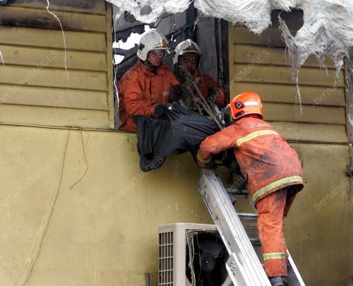KEDAI TEKSTIL TERBAKAR