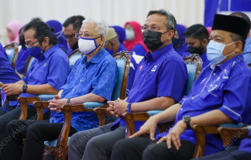 DATUK SERI ISMAIL SABRI YAAKOB