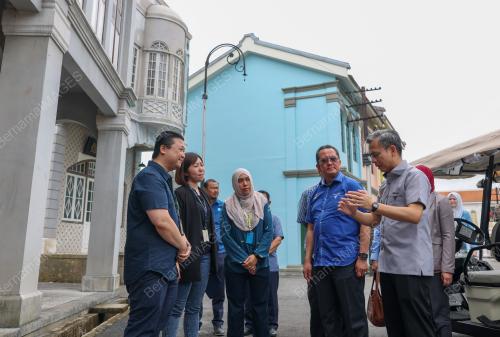 FAHMI FADZIL