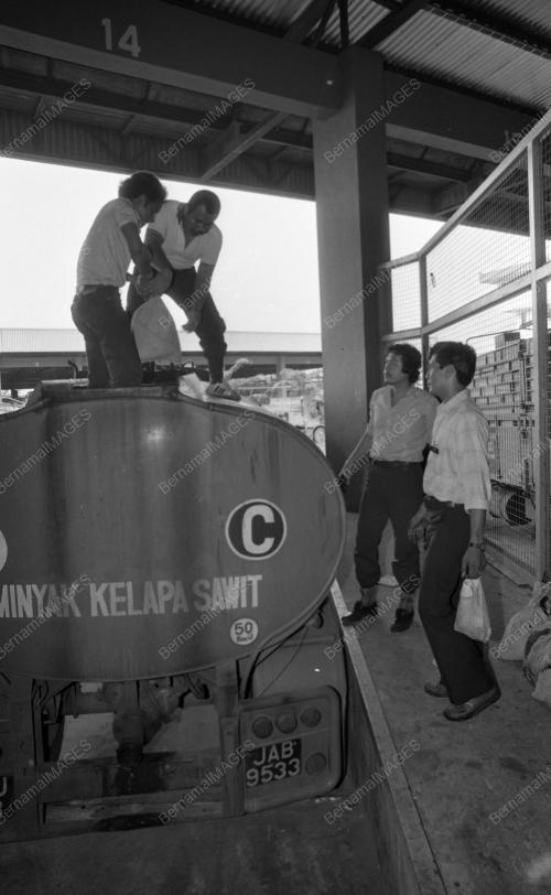 JB04_11082015_BIJIH_TIMAH
