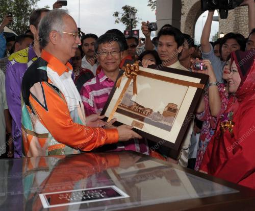 DATUK SERI NAJIB TUN ABDUL RAZAK