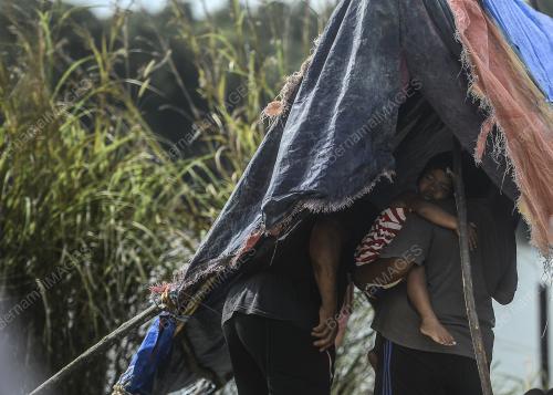 ORANG ASLI MELARIKAN DIRI
