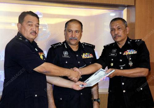 JB04_12042015_DATUK_MOKHTAR