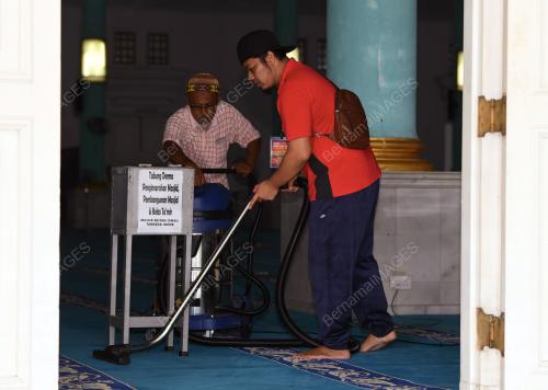 JB04_12082018_BERSIH_MASJID
