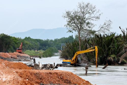 TINJAUAN BAIK PULIH BENTENG PENAHAN OMBAK
