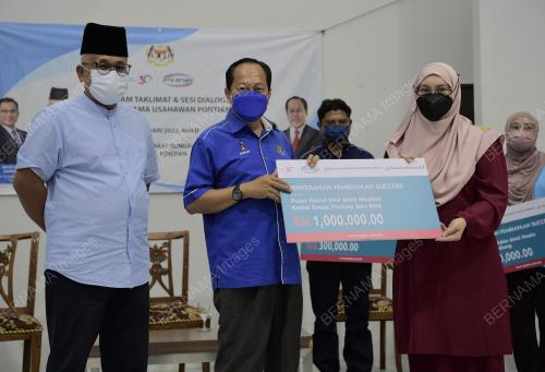 DATUK SERI AHMAD MASLAN