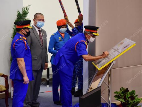 DATUK SERI MOHD REDZUAN MD YUSOF