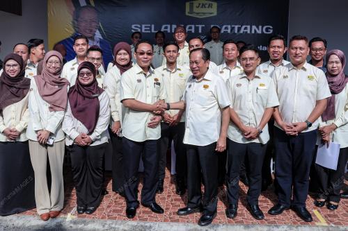 DATUK SERI AHMAD MASLAN