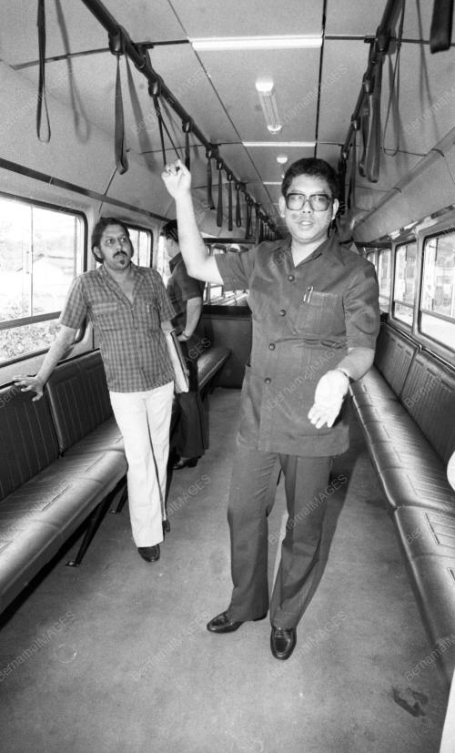JB04_13081984_RAILBUS