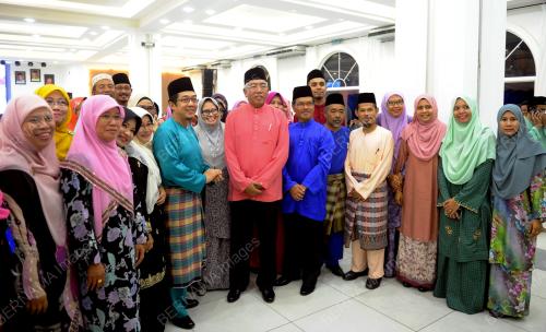 DATUK SERI MAHDZIR KHALID