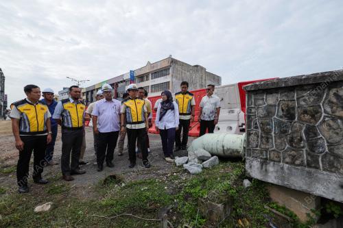 DATUK SERI AHMAD MASLAN 