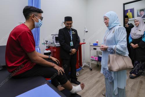 TUNKU AZIZAH AMINAH MAIMUNAH ISKANDARIAH 